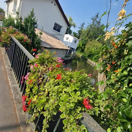 Avec Jardin Apartment