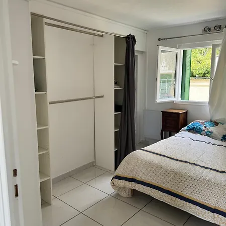 Avec Jardin Apartment